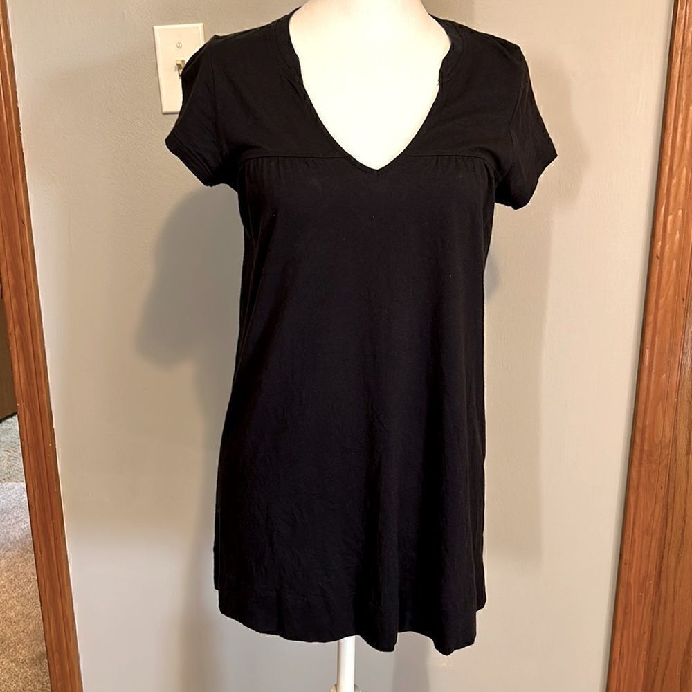 VINCE basic black v-neck tshirt‎ size XS BIN C